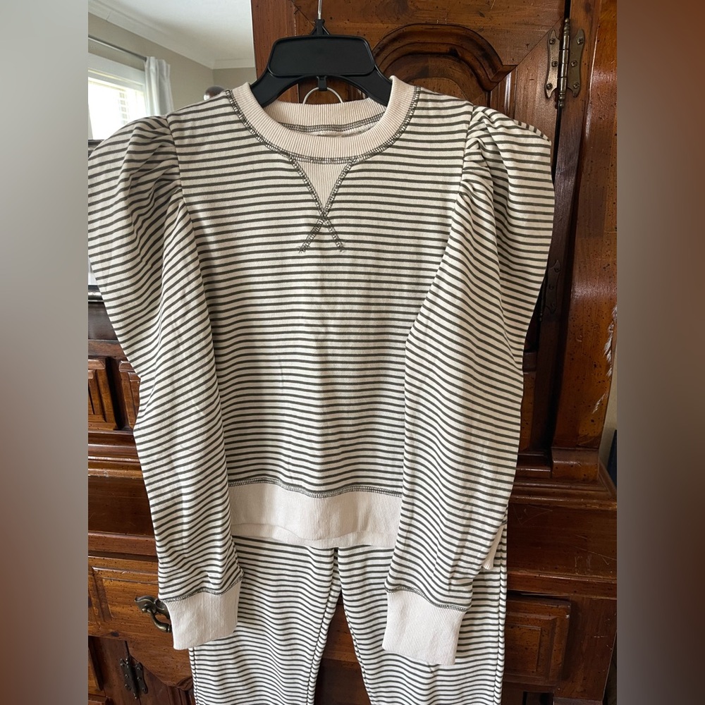 NWT Boutique Striped Puff Sleeve Set - Cream & Olive